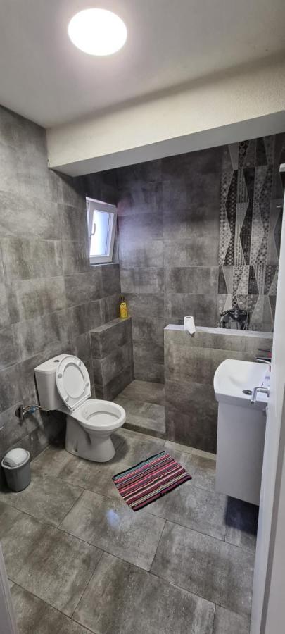 Bora Hotel Peje Bagian luar foto