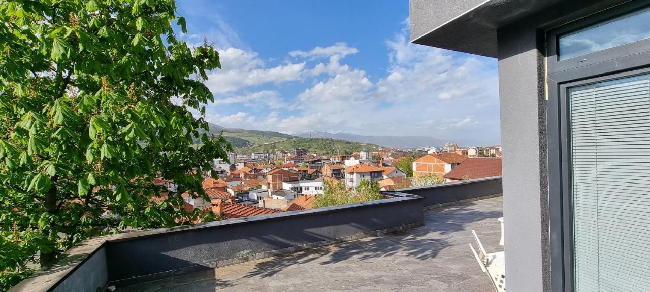 Bora Hotel Peje Bagian luar foto