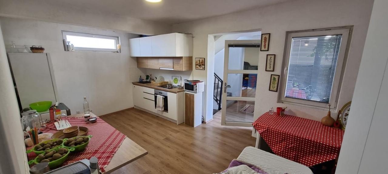 Bora Hotel Peje Bagian luar foto