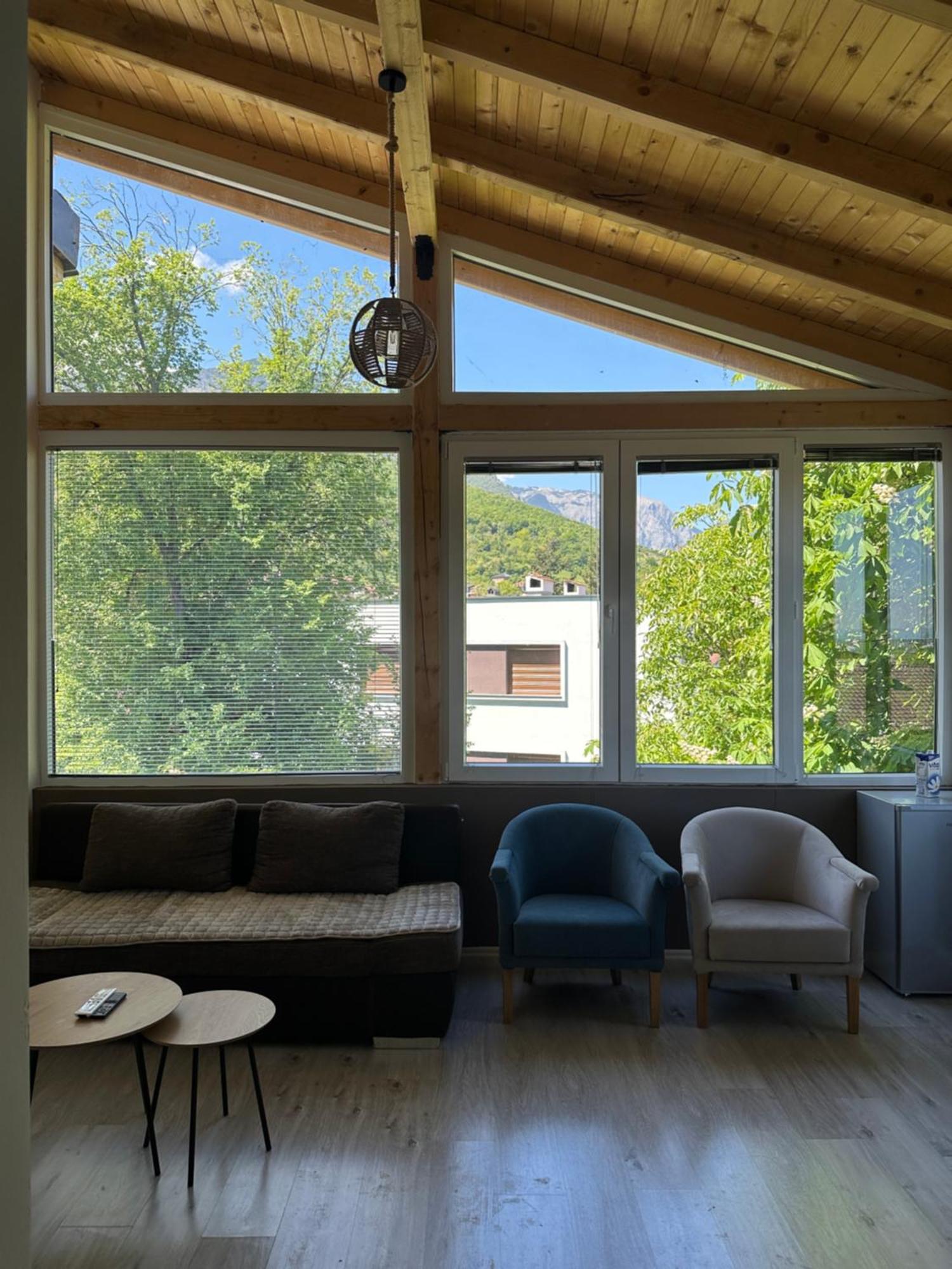 Bora Hotel Peje Bagian luar foto
