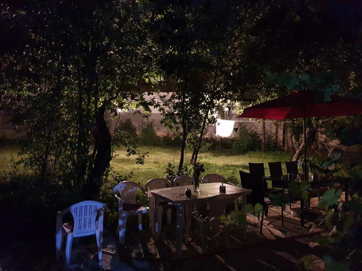 Bora Hotel Peje Bagian luar foto